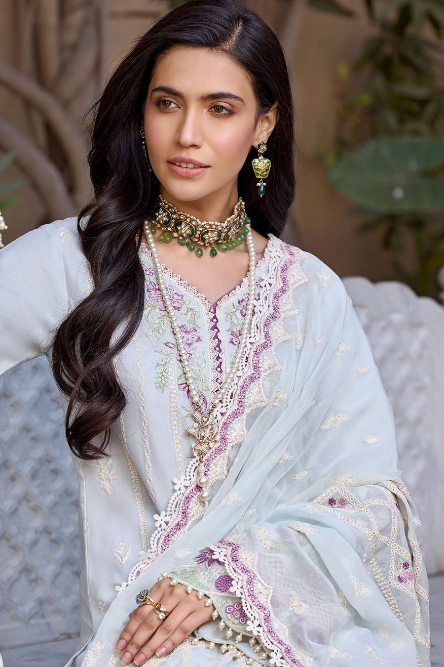 Motifz Nayaab Premium Embroidered Lawn Unstitched 3Pc Suit 4056-ZOOHA
