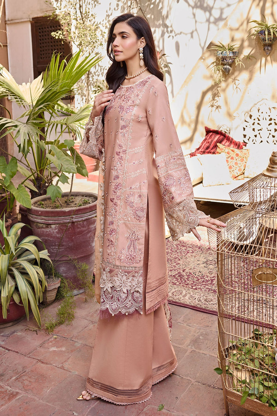 Motifz Nayaab Premium Embroidered Lawn Unstitched 3Pc Suit 4057-ESMEE