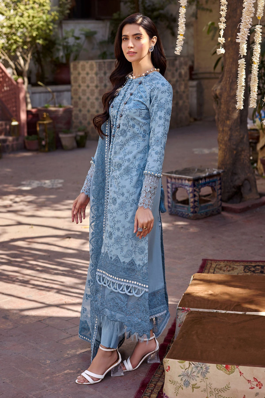 Motifz Nayaab Premium Embroidered Lawn Unstitched 3Pc Suit 4059-ZAREEN