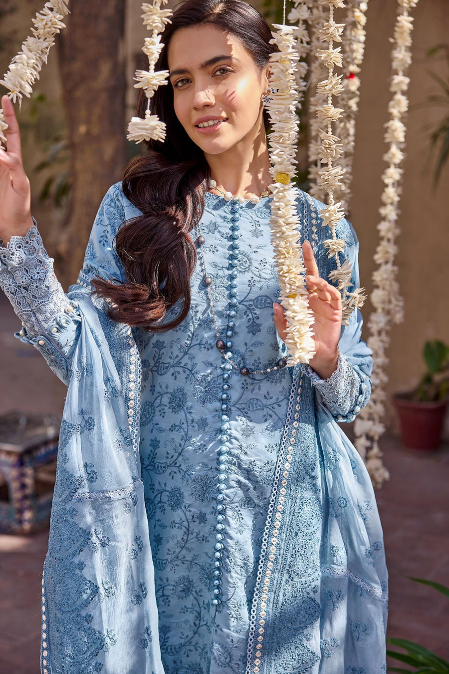 Motifz Nayaab Premium Embroidered Lawn Unstitched 3Pc Suit 4059-ZAREEN
