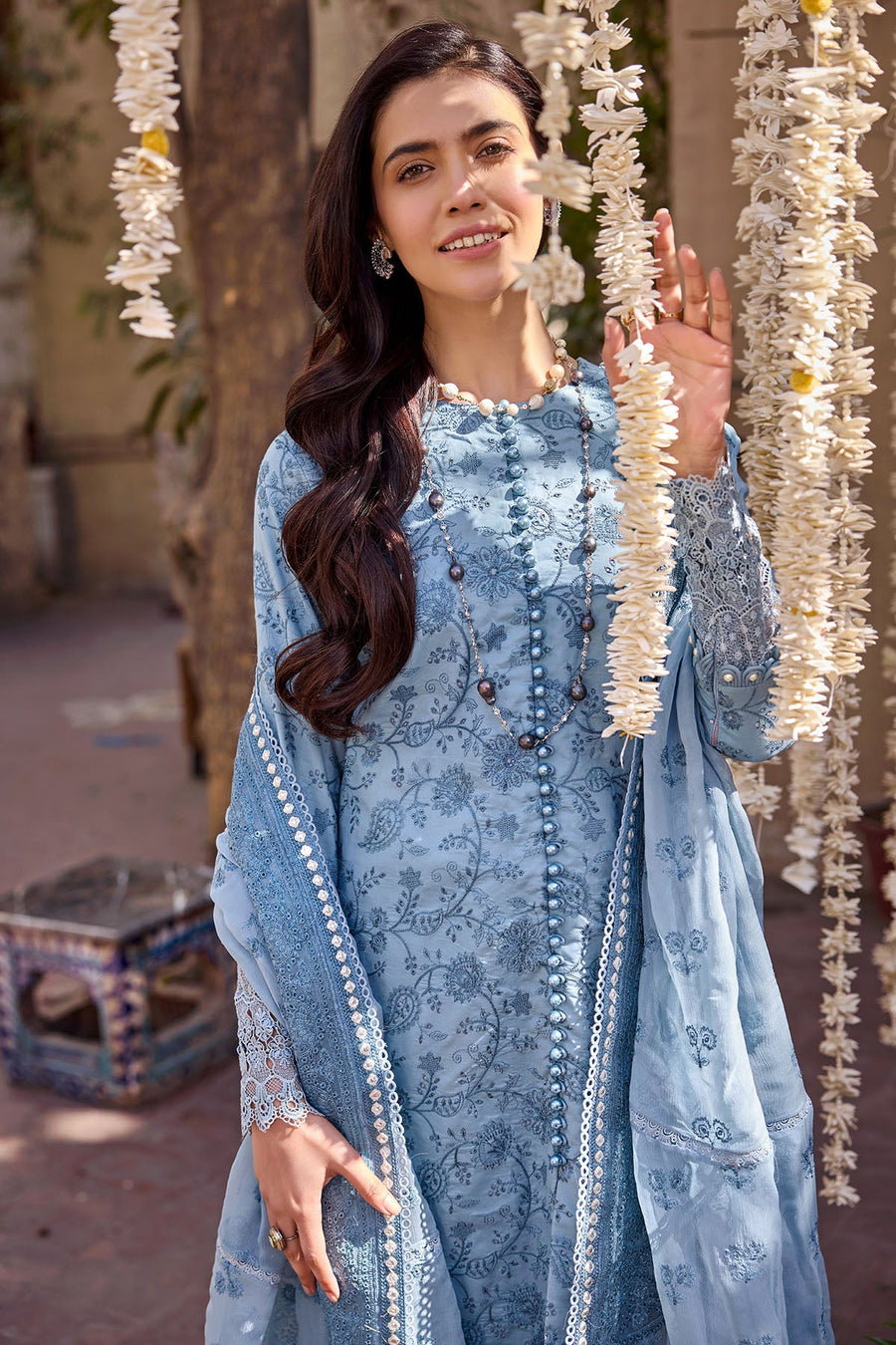 Motifz Nayaab Premium Embroidered Lawn Unstitched 3Pc Suit 4059-ZAREEN