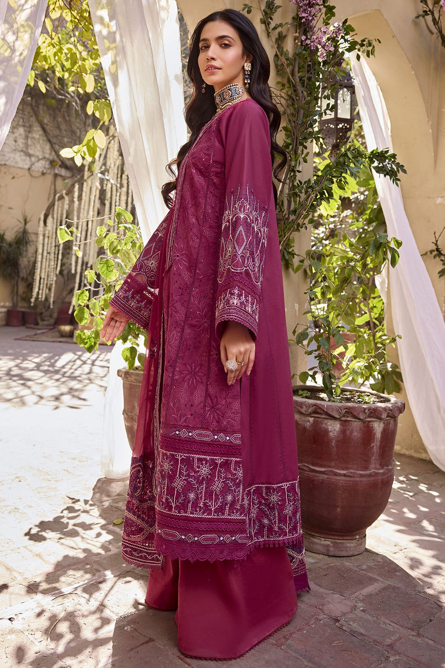 Motifz Nayaab Premium Embroidered Lawn Unstitched 3Pc Suit 4060-KIRA