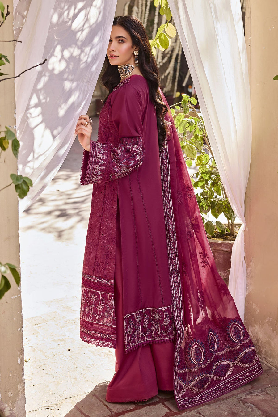 Motifz Nayaab Premium Embroidered Lawn Unstitched 3Pc Suit 4060-KIRA