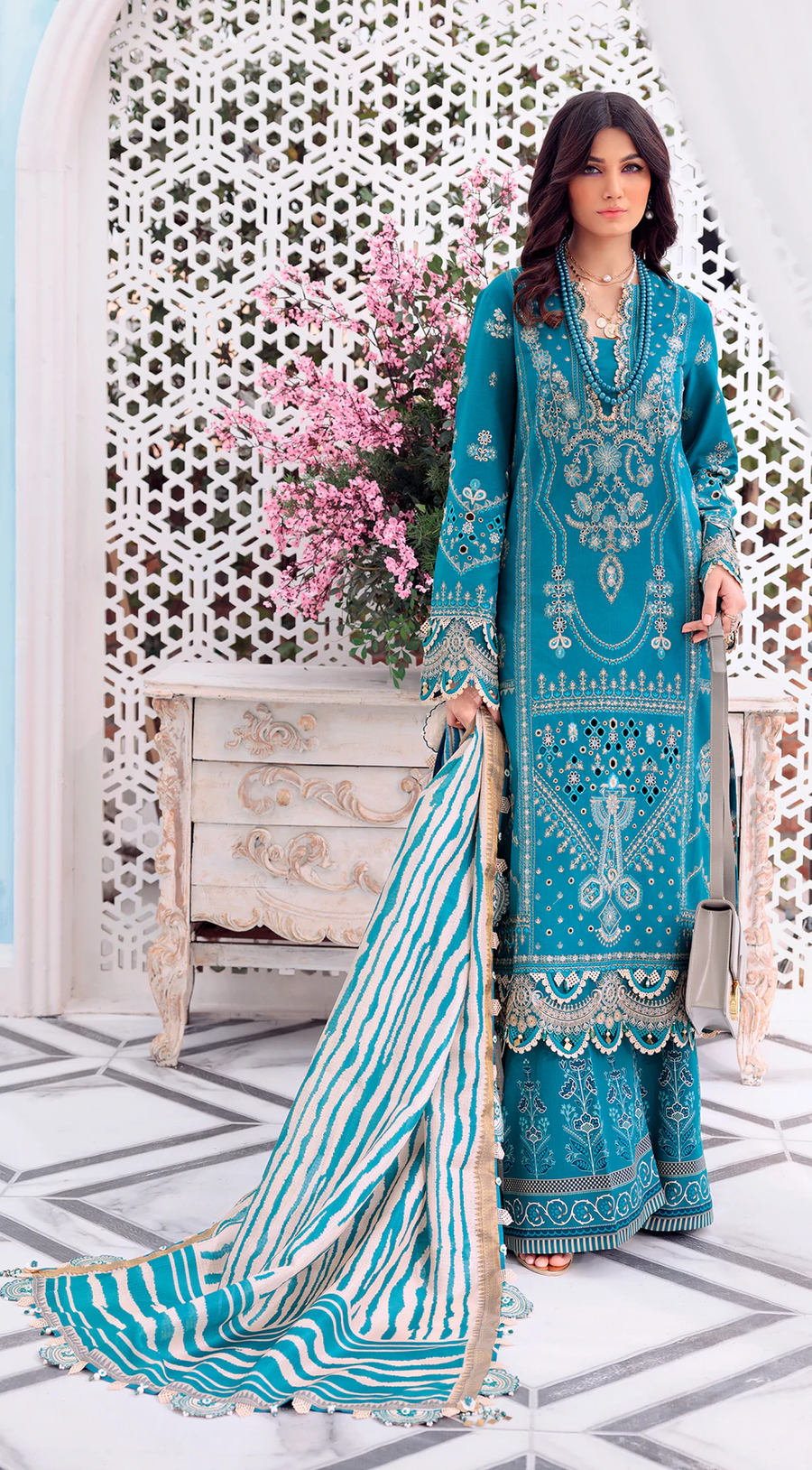 Anaya by Kiran Chaudhry AFSANA Luxury Lawn 3Pc AL22-09 DARAKHSHAN