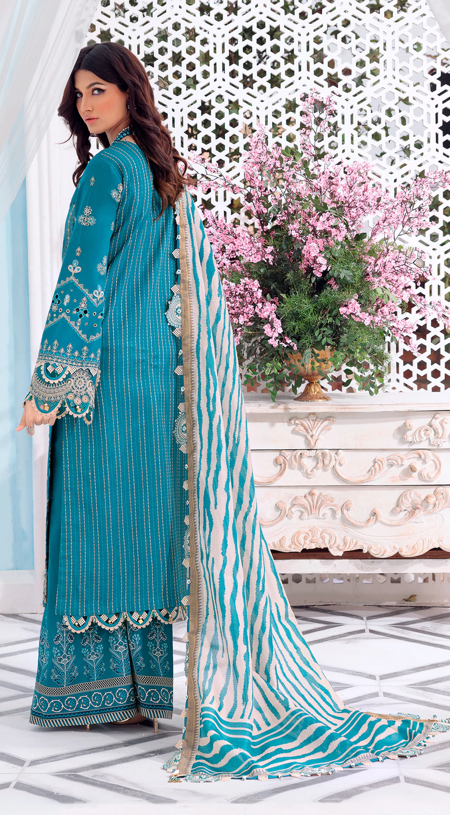 Anaya by Kiran Chaudhry AFSANA Luxury Lawn 3Pc AL22-09 DARAKHSHAN