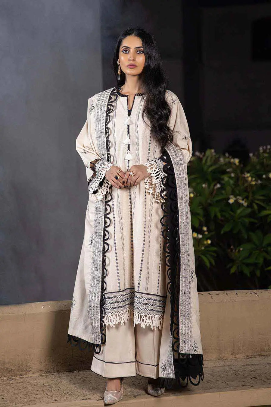 Gul Ahmed Pure Joy of Winter Embroidered Karandi 3Pc Suit AY-12015