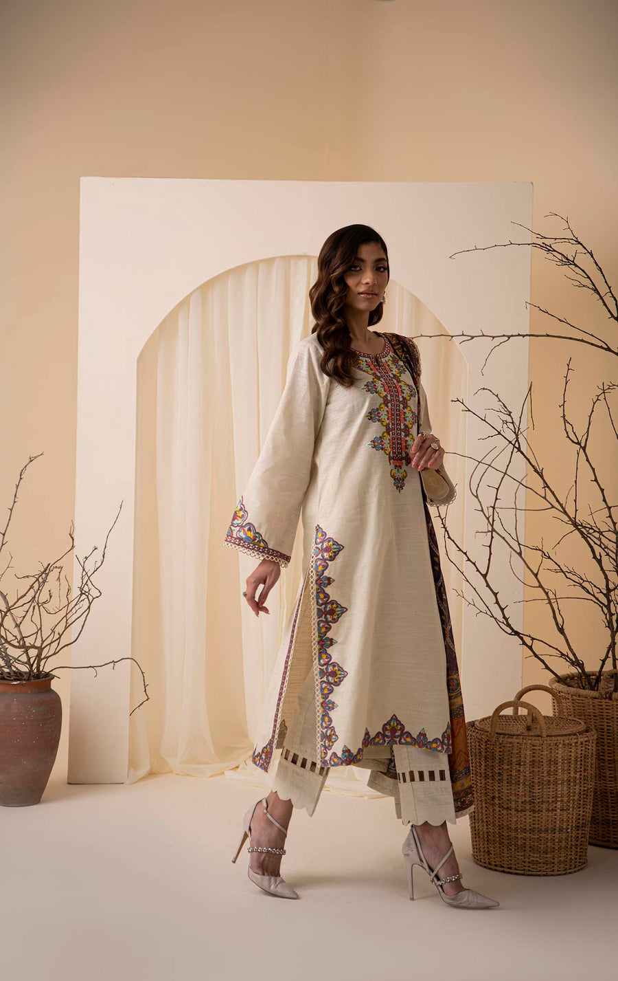 Nuriyaa Winter Pret Embroidered Khaddar 3 Piece Suit - Hans