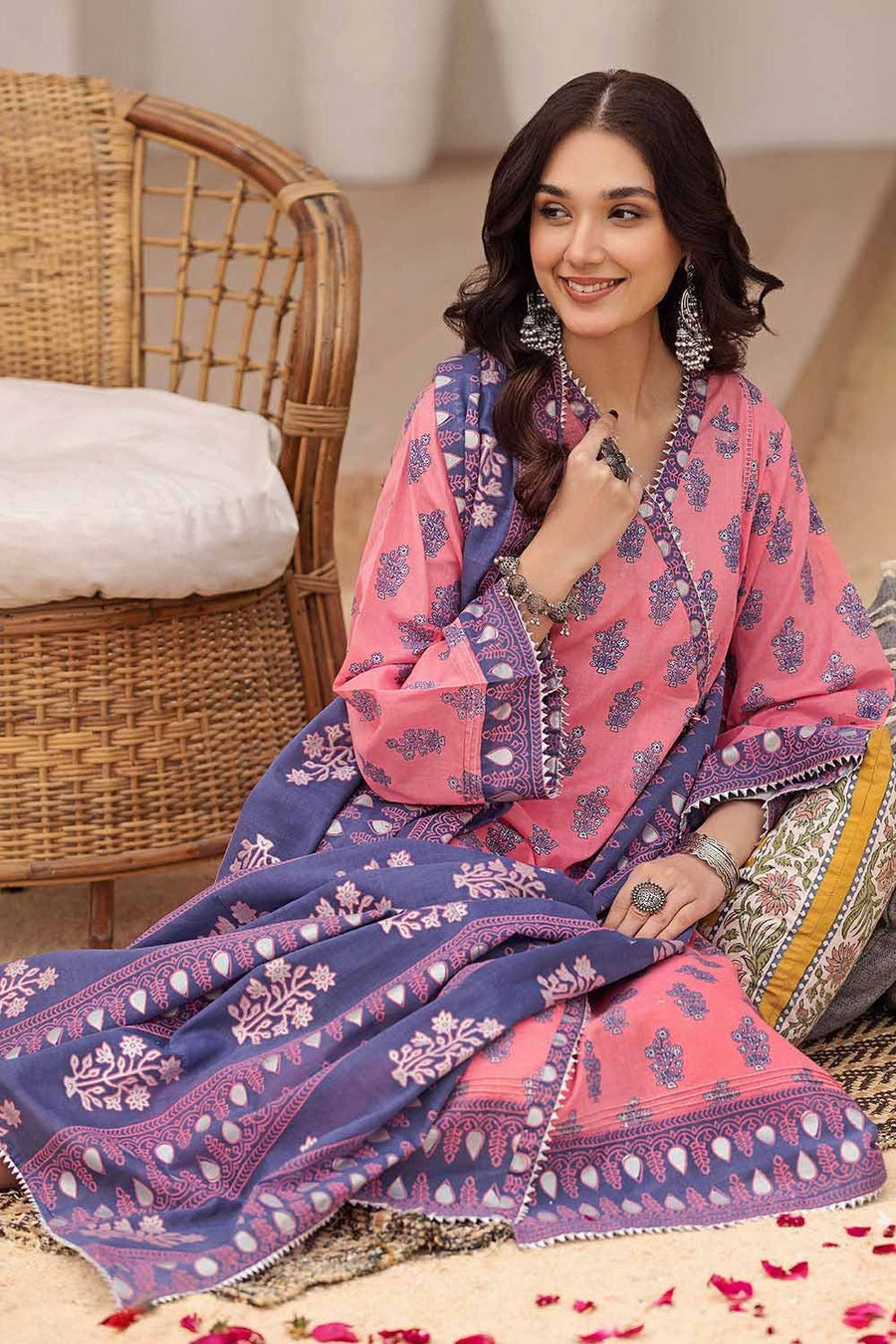 Gul Ahmed Festive Eid Printed Lawn Unstitched 3Pc Suit CL-32417