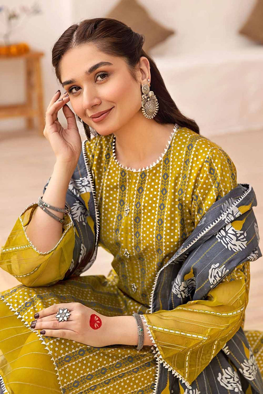 Gul Ahmed Festive Eid Printed Lawn Unstitched 3Pc Suit CL-32419