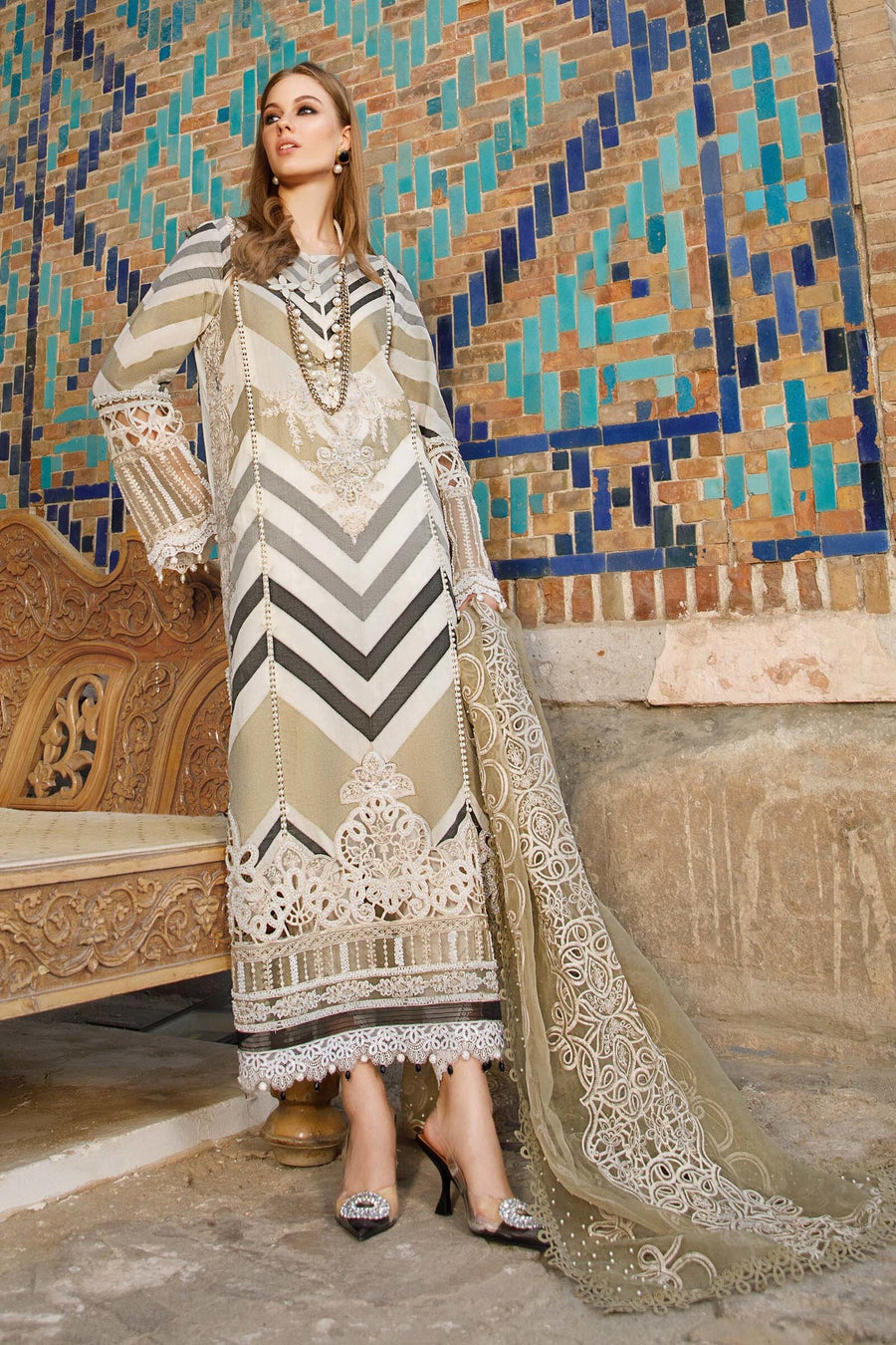 Maria.B Voyage A Luxe Lawn Unstitched Embroidered 3Piece Suit D-2314-A