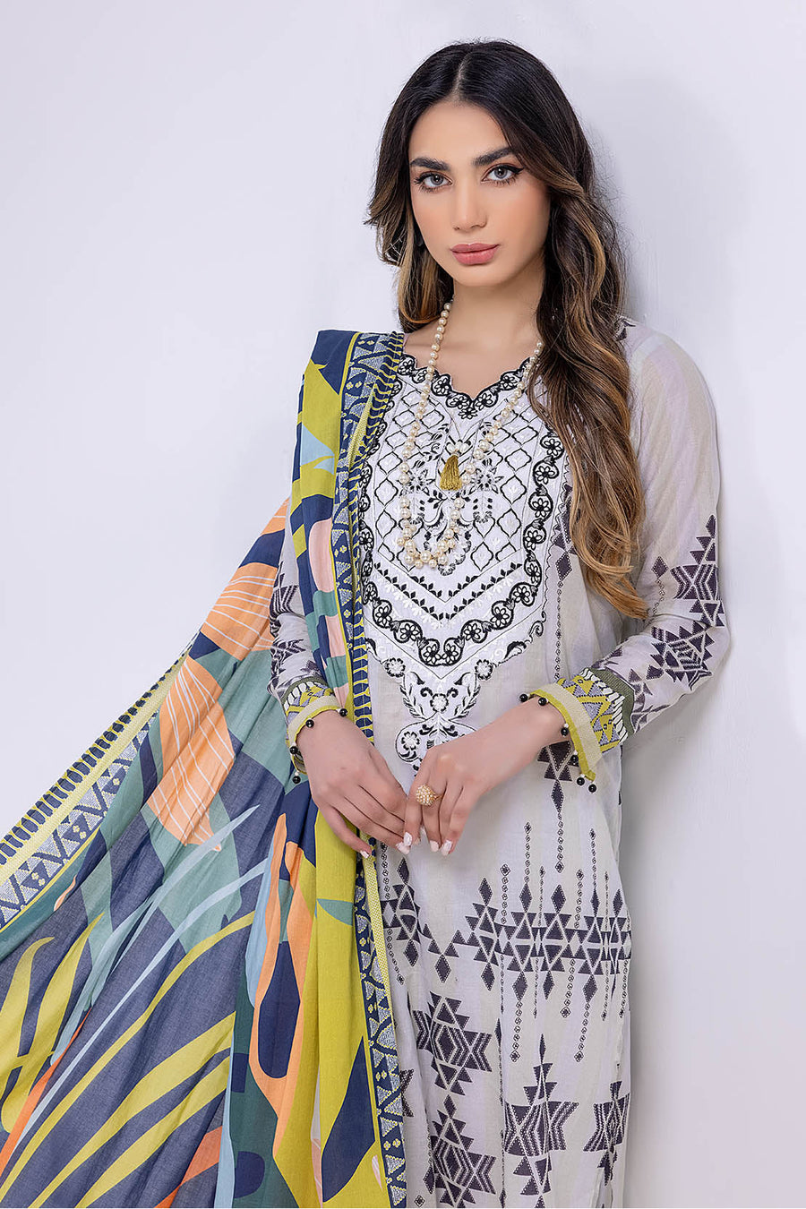 So Kamal “Hum Tum Hain Kamal” Embroidered Lawn 3Pc Suit DPL 2384