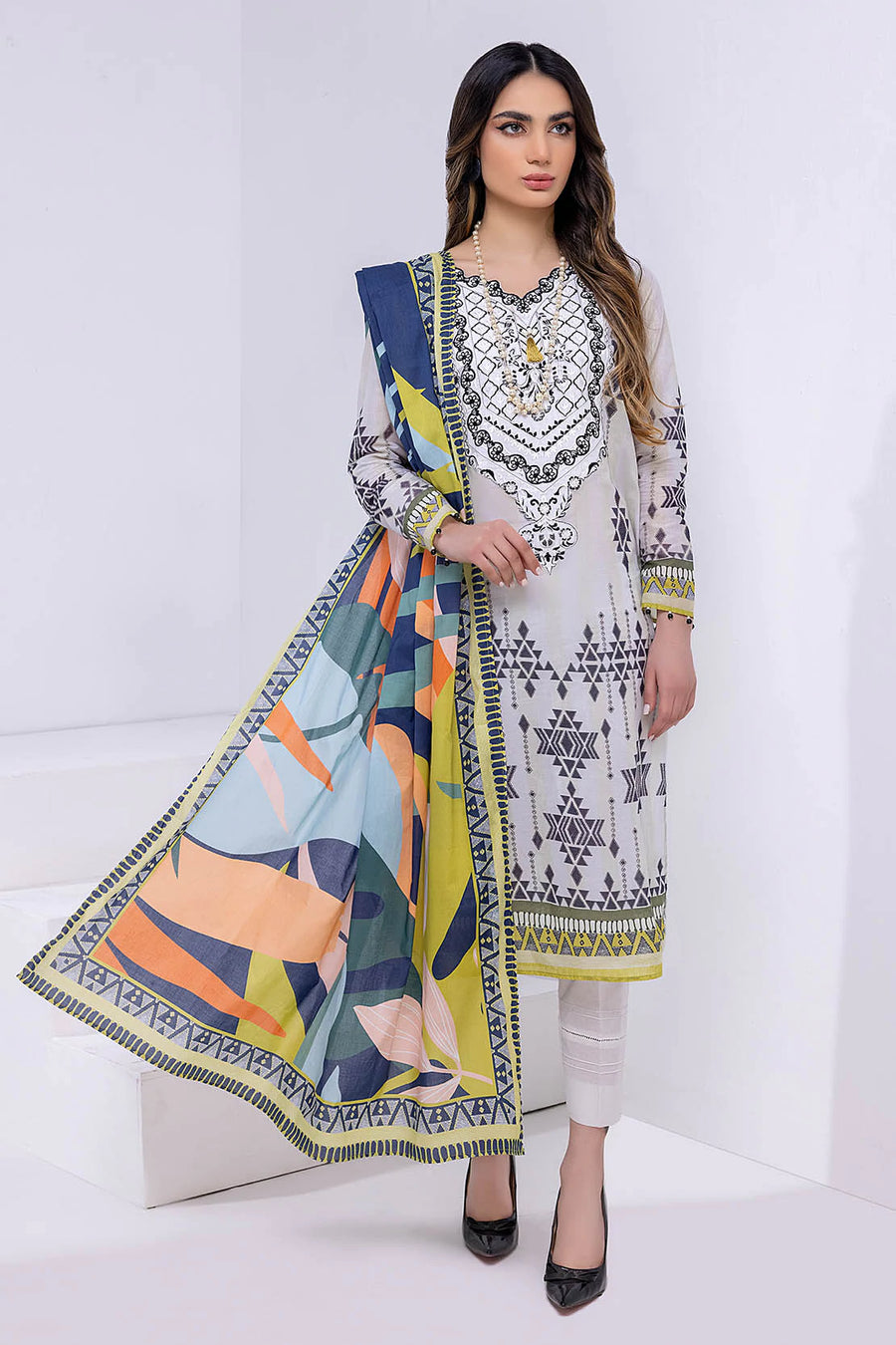 So Kamal “Hum Tum Hain Kamal” Embroidered Lawn 3Pc Suit DPL 2384