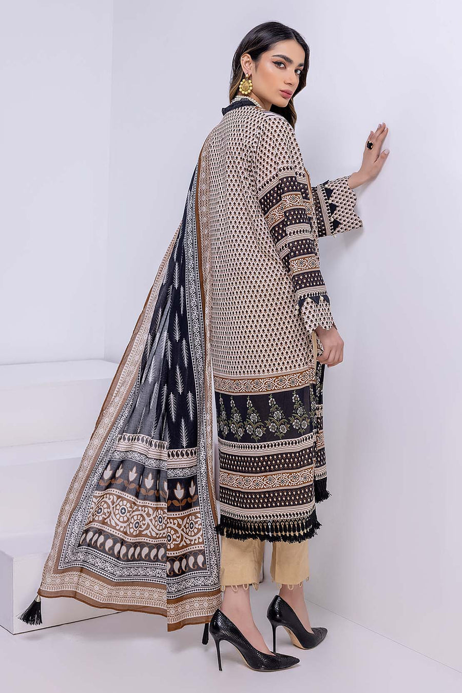 So Kamal “Hum Tum Hain Kamal” Printed Lawn 3Pc Suit DPL 2392