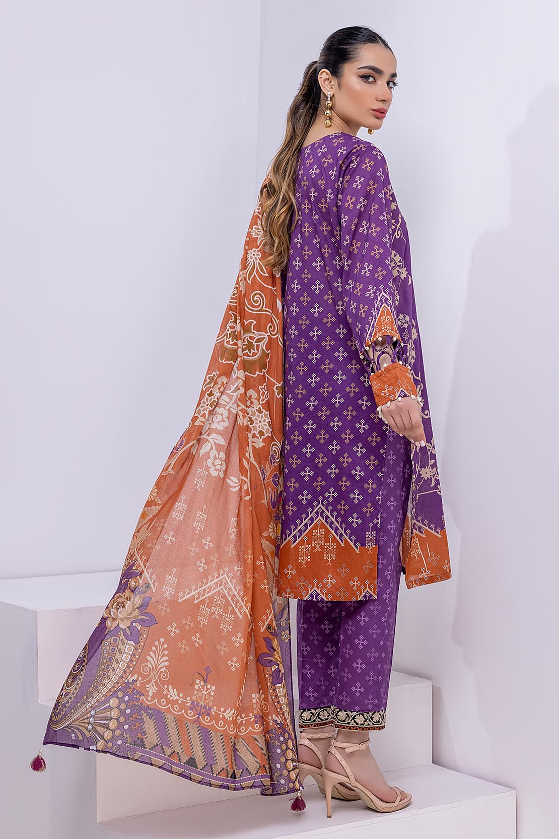 So Kamal “Hum Tum Hain Kamal” Embroidered Lawn 3Pc Suit DPL 2421