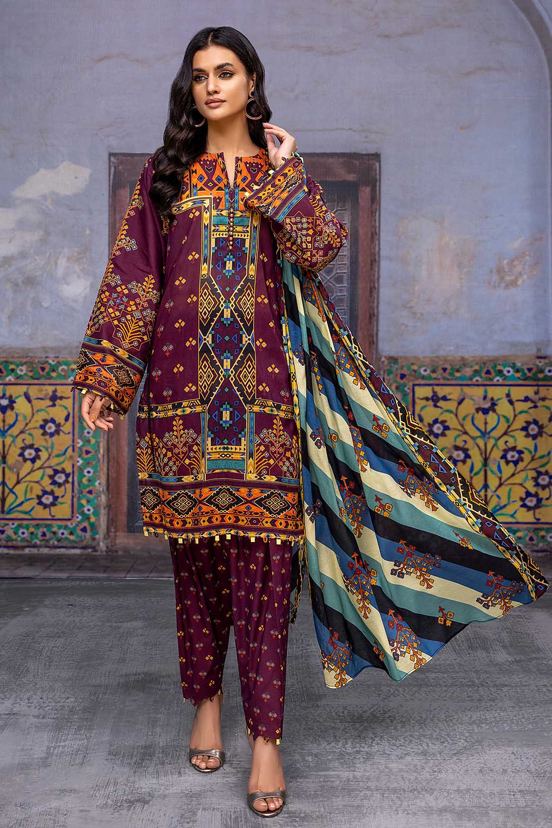 So Kamal “Hum Tum Hain Kamal” Printed Lawn 3Pc Suit DPL 2430