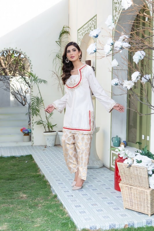 Sumaria’s Couture Baharan Luxury Pret 3Pc Suit - Daisy