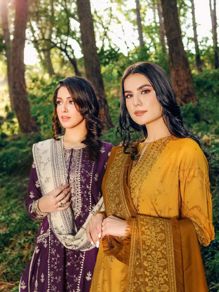 LYLA Winter Shawl Collection '22 Unstitched Embroidered 3Pc Suit D-01