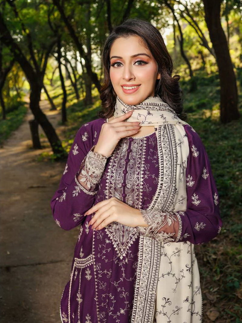 LYLA Winter Shawl Collection '22 Unstitched Embroidered 3Pc Suit D-01