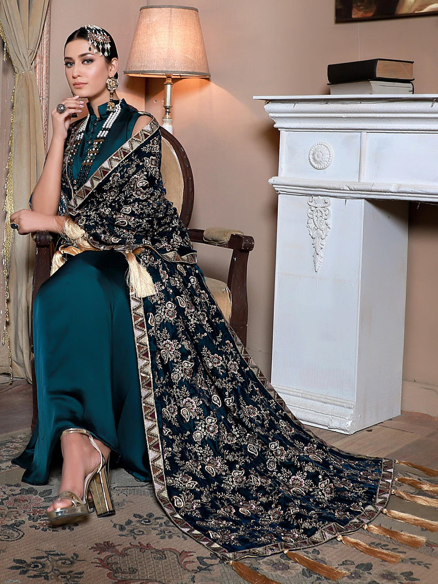 Emaan Adeel Luxury Embroidered Velvet Shawl Edition S-101 - FaisalFabrics.pk