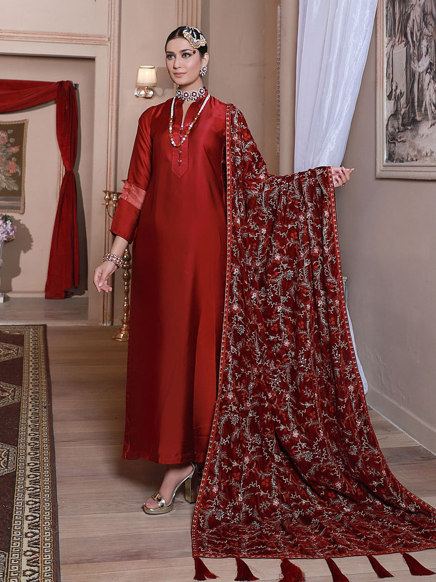 Emaan Adeel Luxury Embroidered Velvet Shawl Edition S-104 - FaisalFabrics.pk