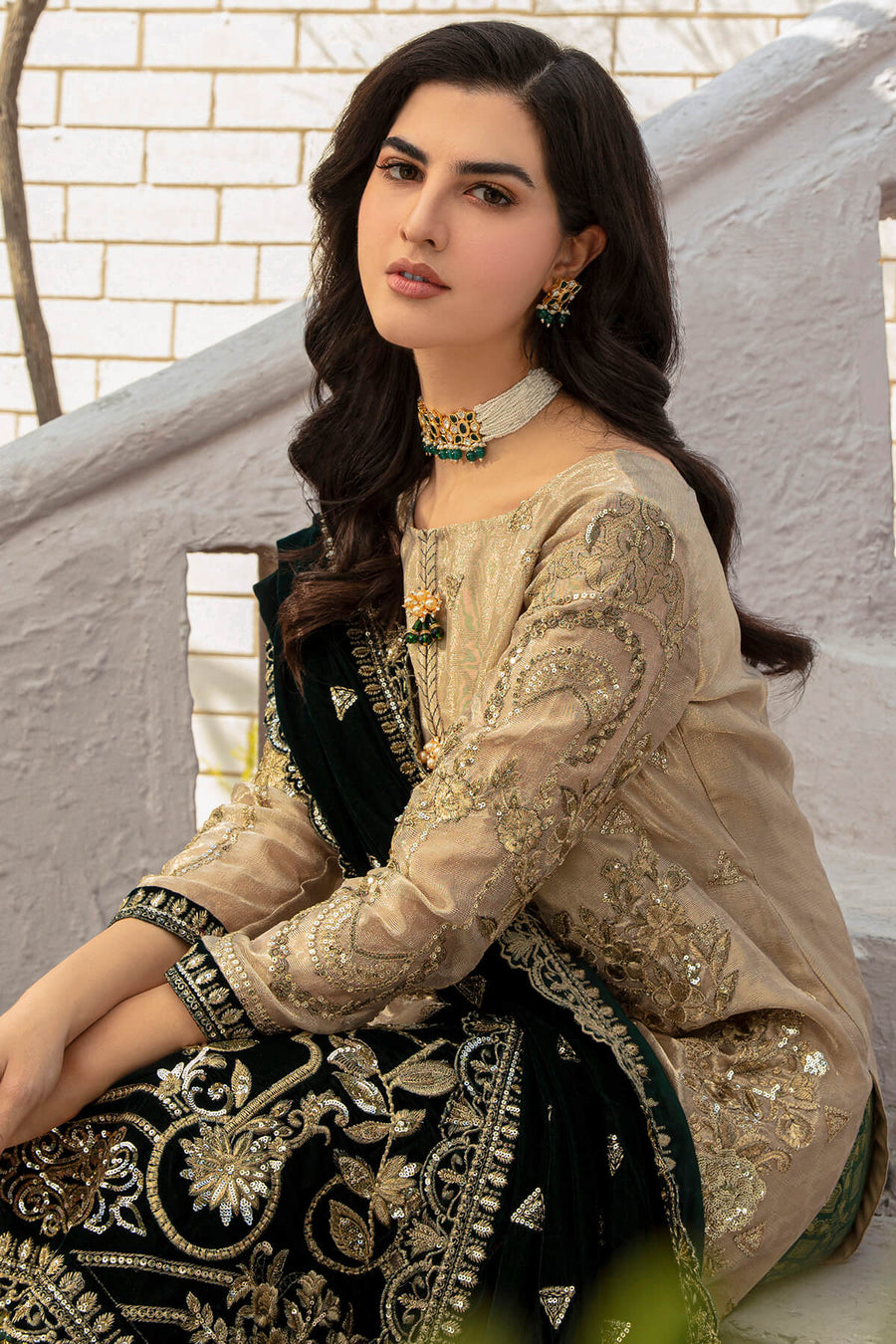 De Velour by Imrozia Premium Embroidered Velvet Suit I.V-10 Hoor