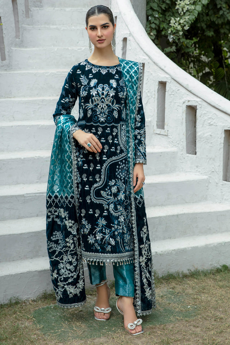 De Velour by Imrozia Premium Embroidered Velvet Suit I.V-11 Jade