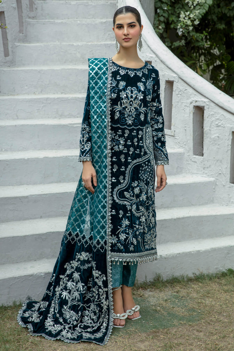 De Velour by Imrozia Premium Embroidered Velvet Suit I.V-11 Jade