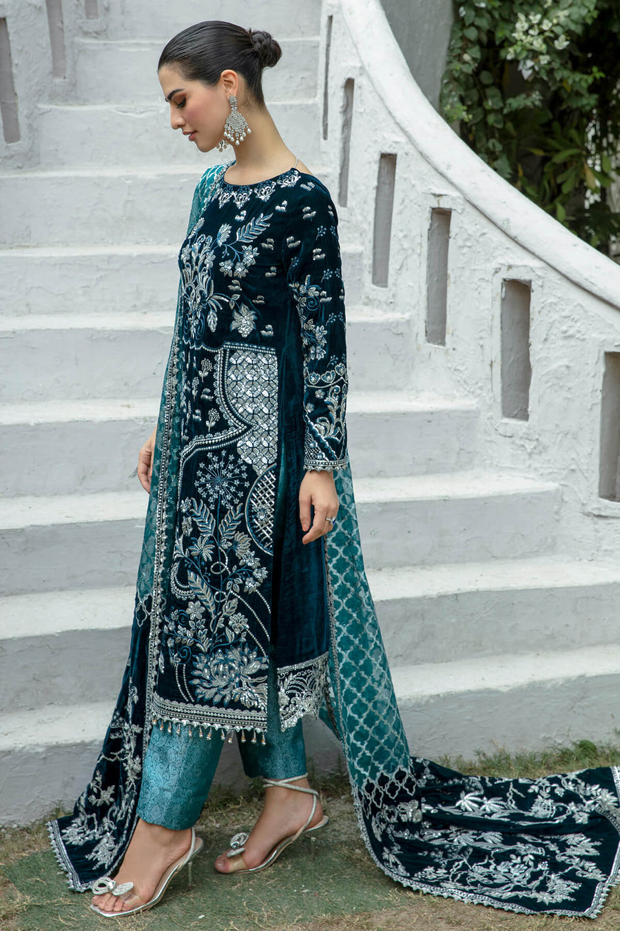 De Velour by Imrozia Premium Embroidered Velvet Suit I.V-11 Jade