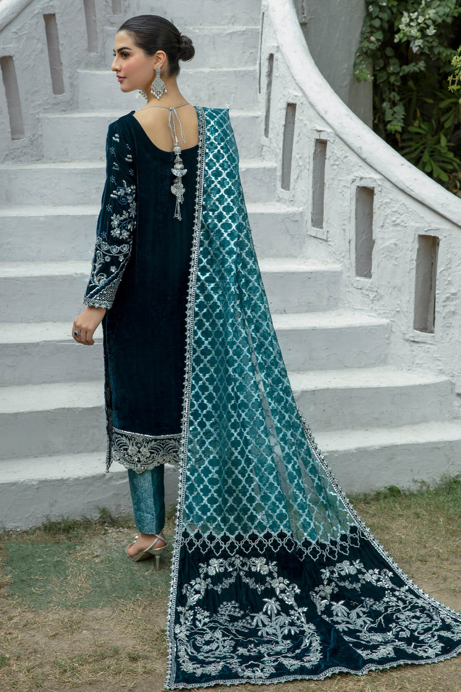 De Velour by Imrozia Premium Embroidered Velvet Suit I.V-11 Jade