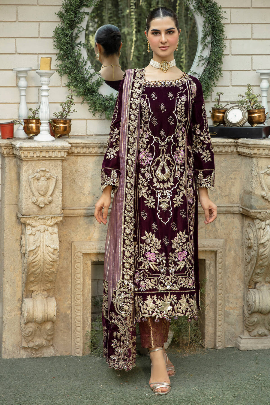 De Velour by Imrozia Premium Embroidered Velvet Suit I.V-13 Charoite
