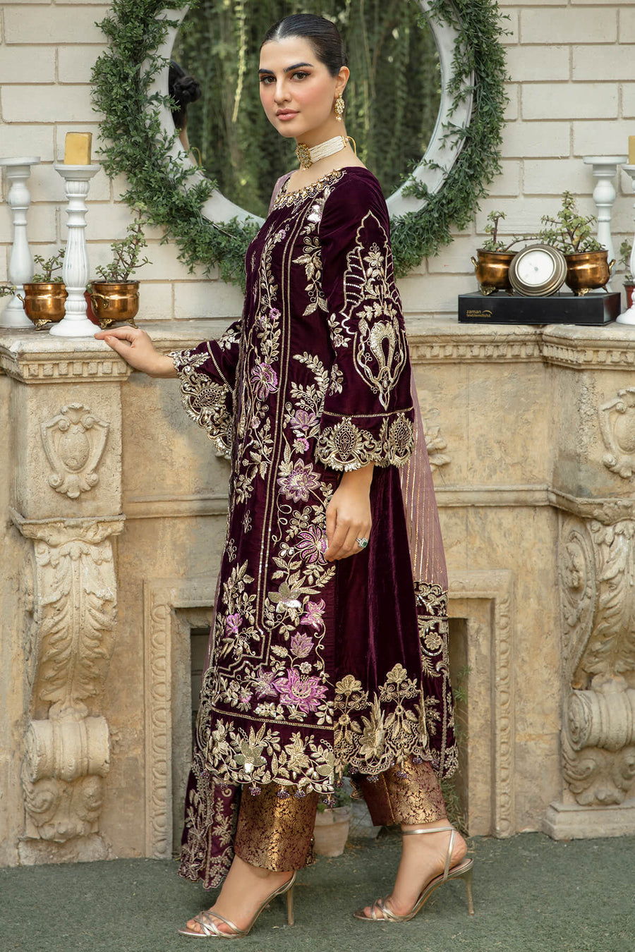 De Velour by Imrozia Premium Embroidered Velvet Suit I.V-13 Charoite