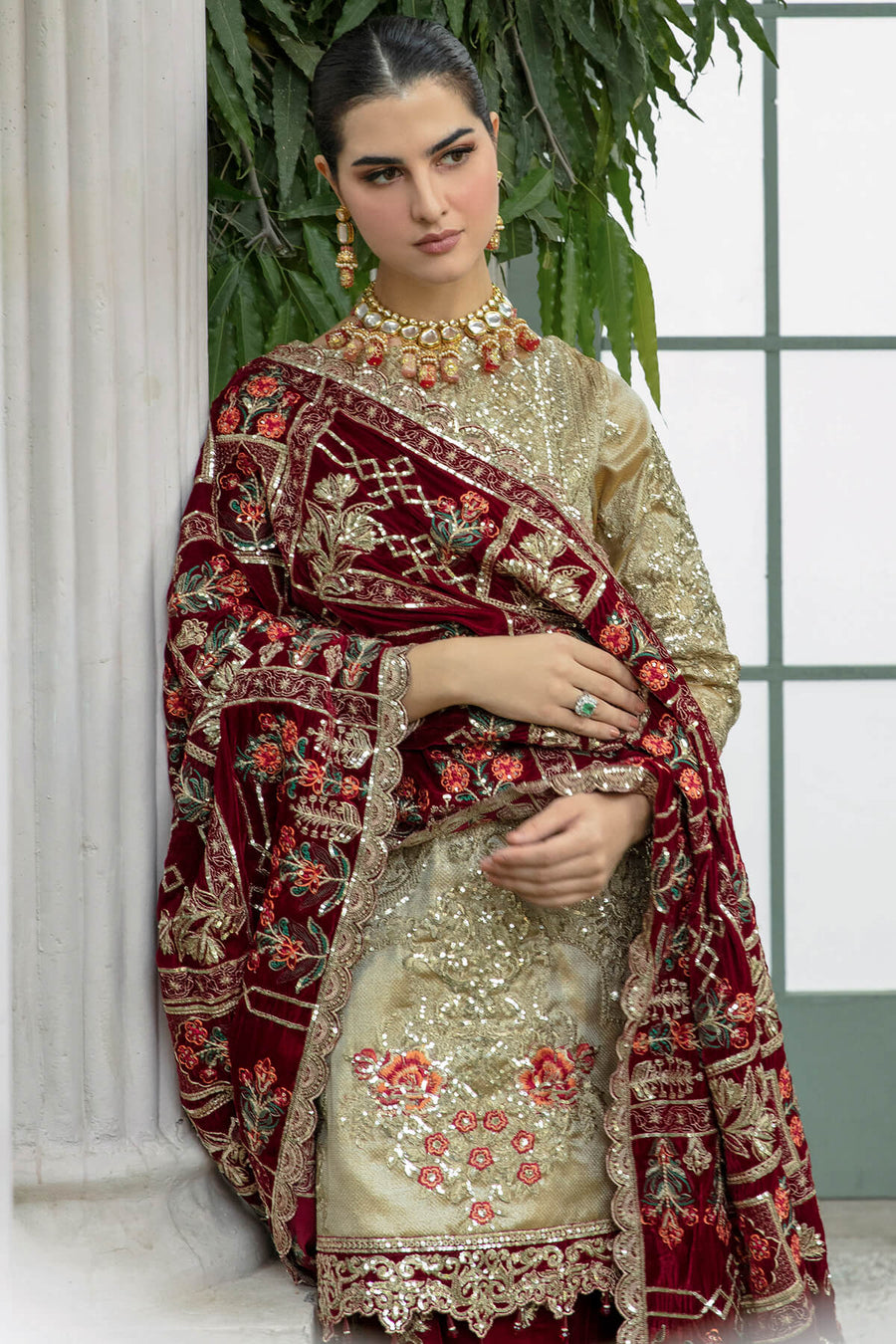 De Velour by Imrozia Premium Embroidered Velvet Suit I.V-15 Meer