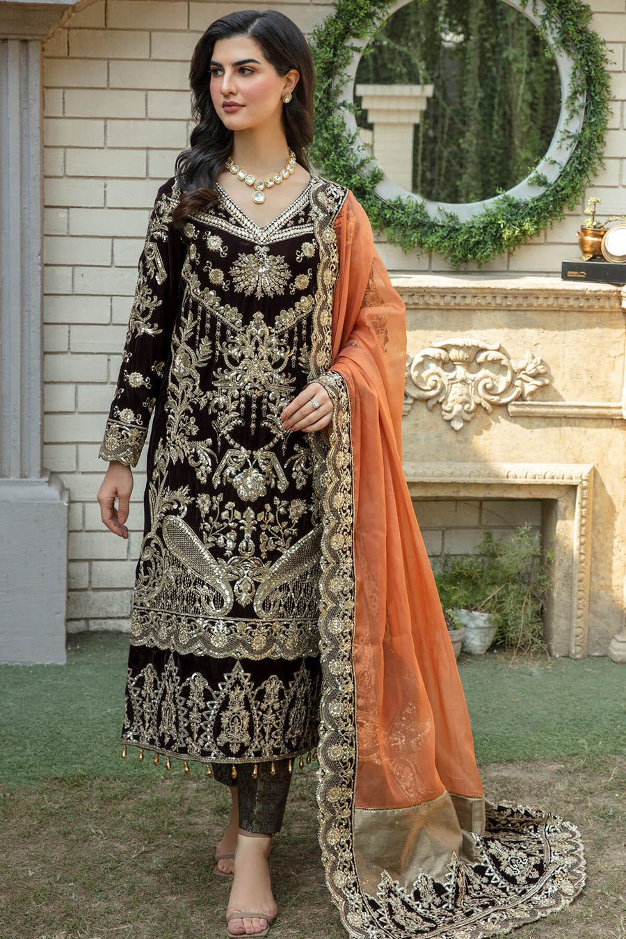 De Velour by Imrozia Premium Embroidered Velvet Suit I.V-16 Evelyn