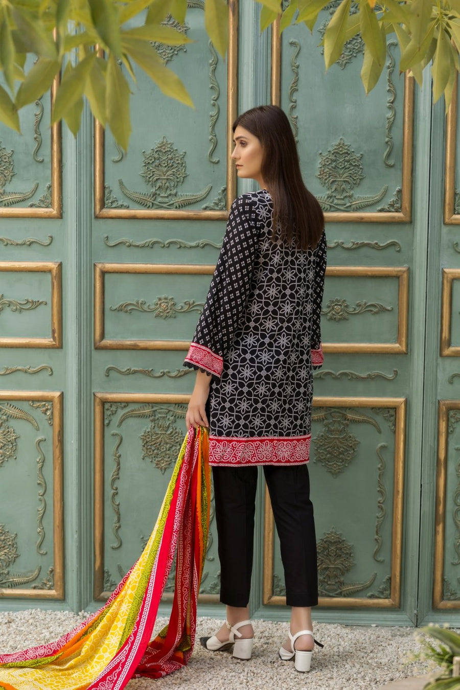 Ittehad Crystal Lawn 2021 Unstitched 3 Piece Printed Suit CL-21131-B - FaisalFabrics.pk