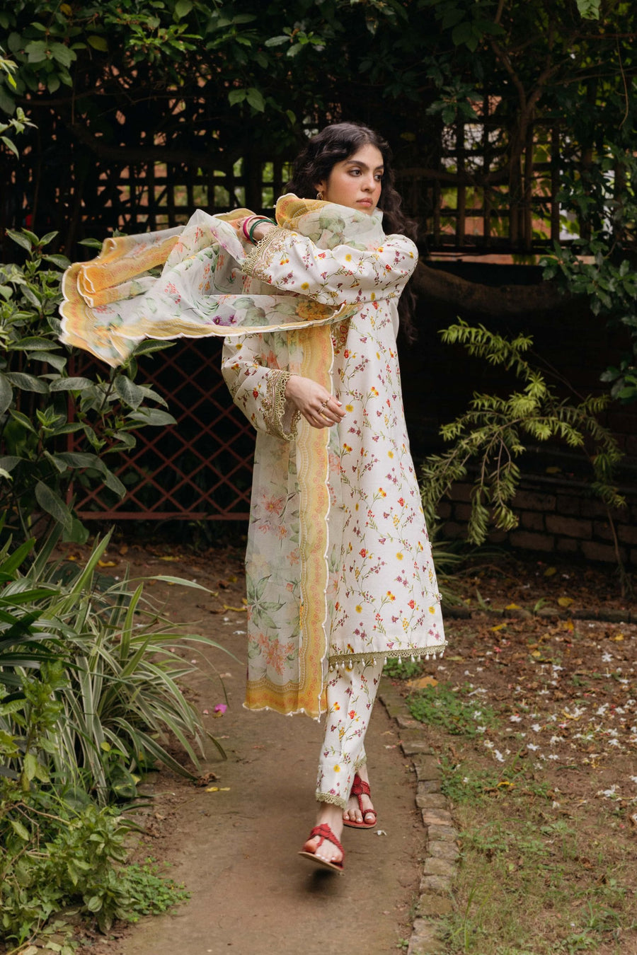 Seroli Mohne Unstitched Embroidered Summer Lawn 3Pc Suit MC-23-U0009