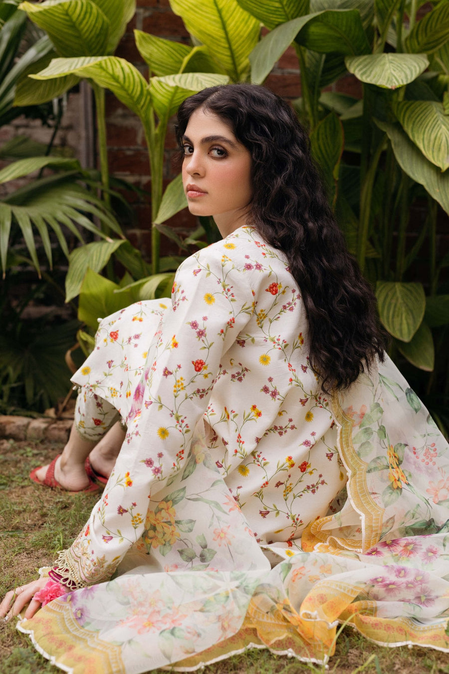 Seroli Mohne Unstitched Embroidered Summer Lawn 3Pc Suit MC-23-U0009