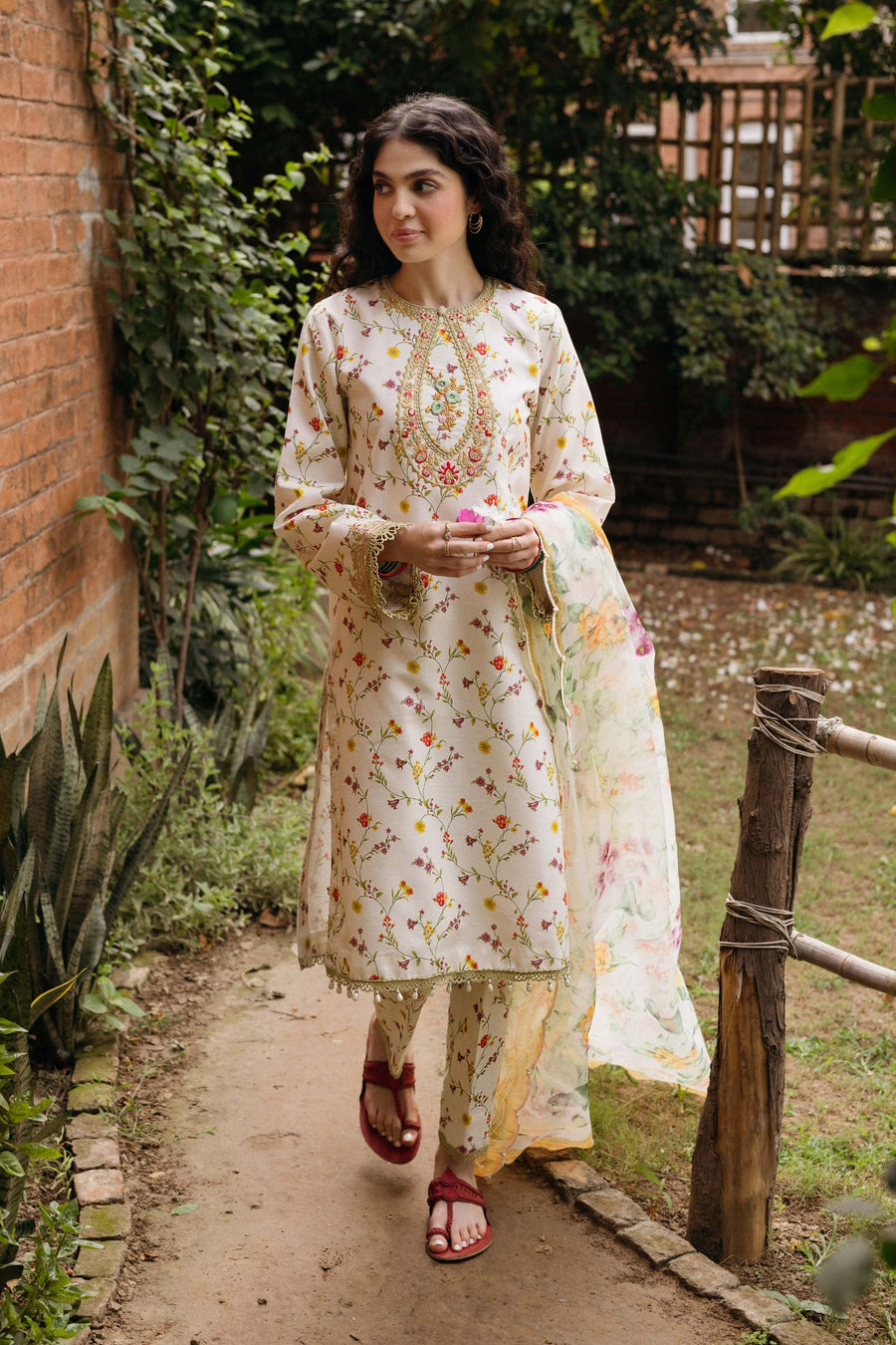 Seroli Mohne Unstitched Embroidered Summer Lawn 3Pc Suit MC-23-U0009