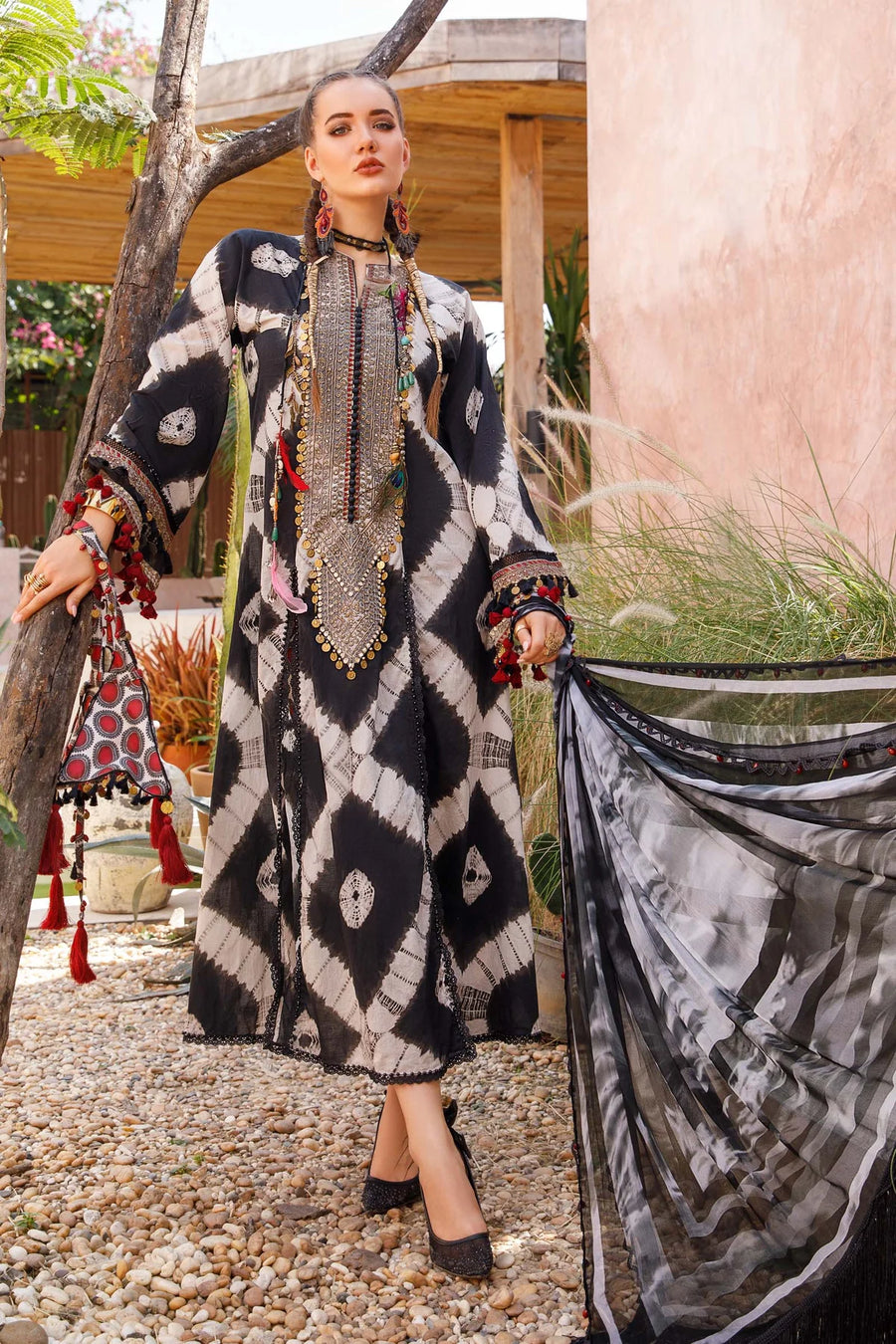 Maria.B M.Prints Lawn Unstitched Embroidered 3 Piece Suit MPT-1702-B