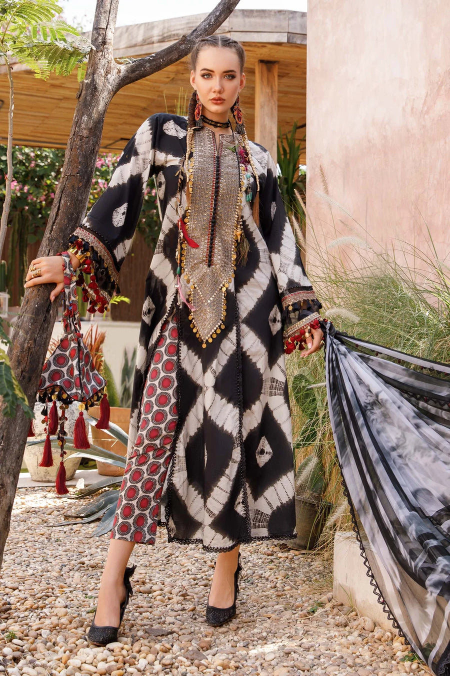 Maria.B M.Prints Lawn Unstitched Embroidered 3 Piece Suit MPT-1702-B