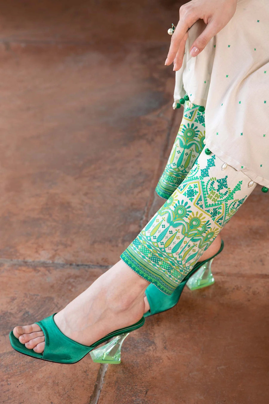 Maria.B M.Prints Lawn Unstitched Embroidered 3 Piece Suit MPT-1706-B
