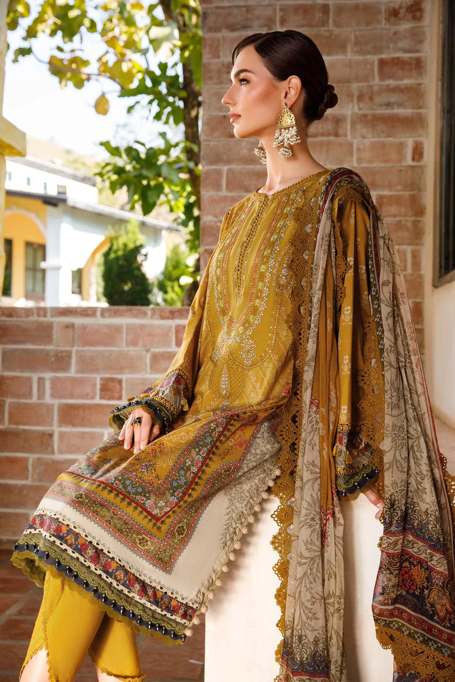Maria.B M.Prints Lawn Unstitched Embroidered 3 Piece Suit MPT-1712-A