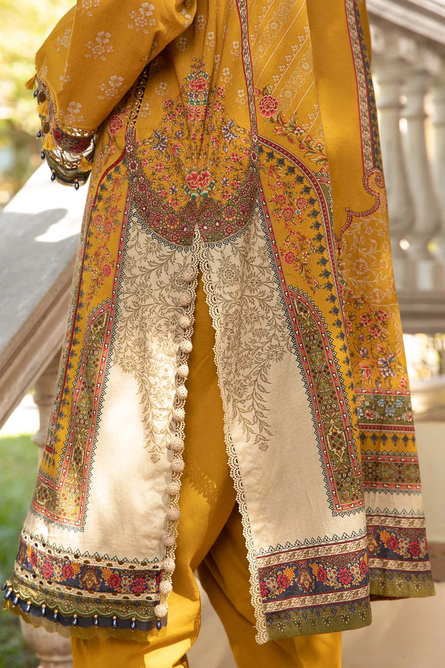 Maria.B M.Prints Lawn Unstitched Embroidered 3 Piece Suit MPT-1712-A