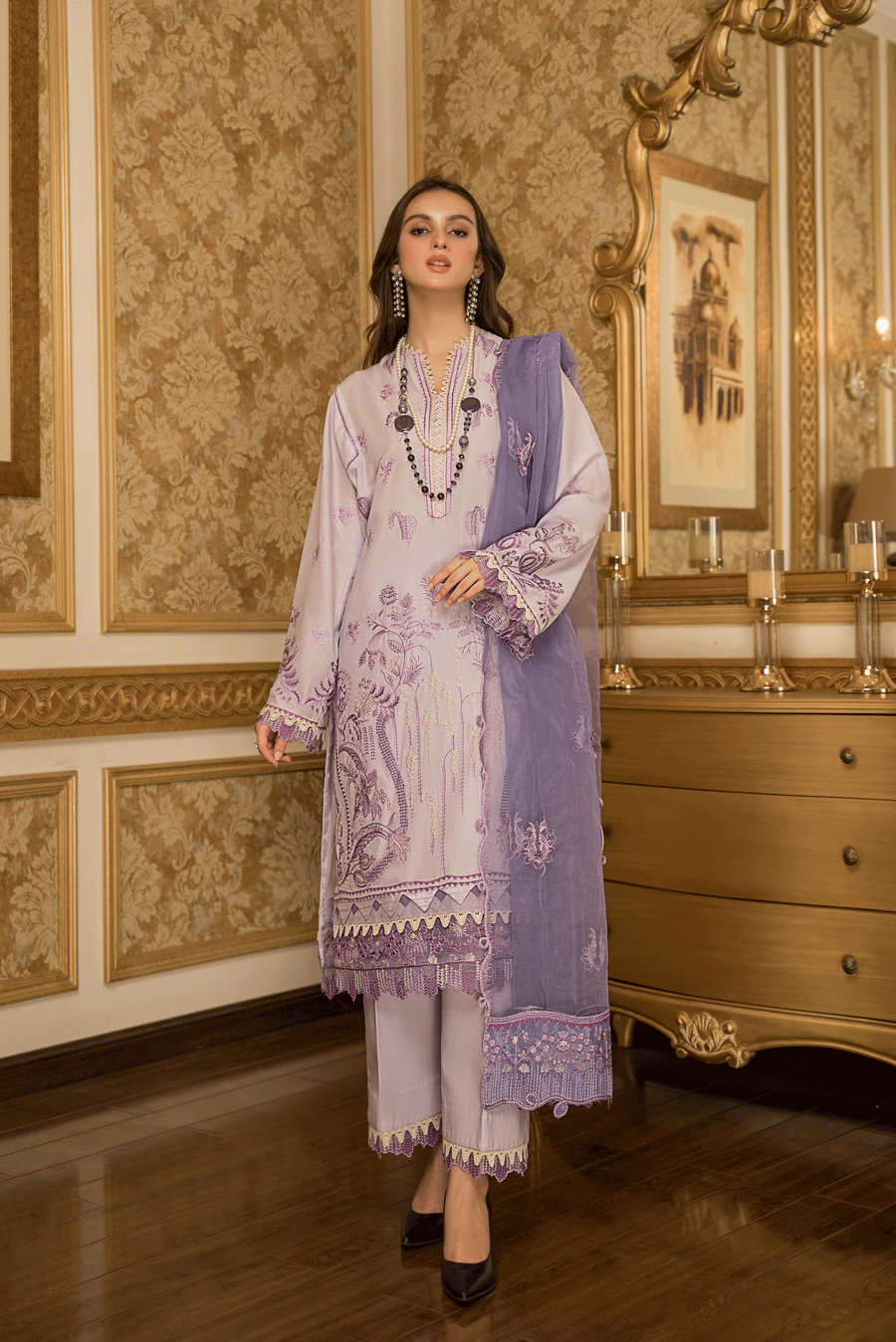 Suveez Pariza Embroidered Lawn 3 Piece Suit - CP-09 PAISLEY