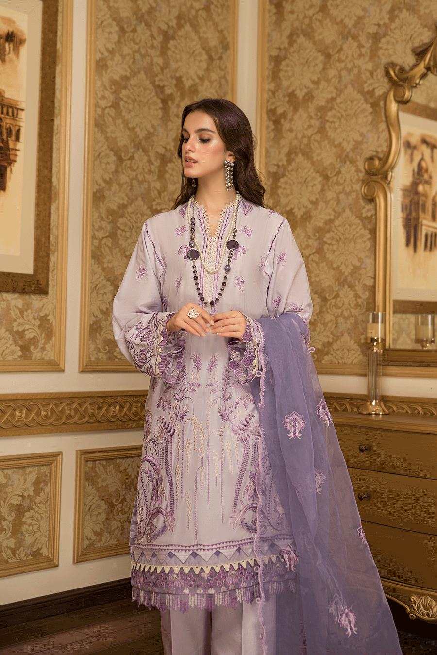 Suveez Pariza Embroidered Lawn 3 Piece Suit - CP-09 PAISLEY