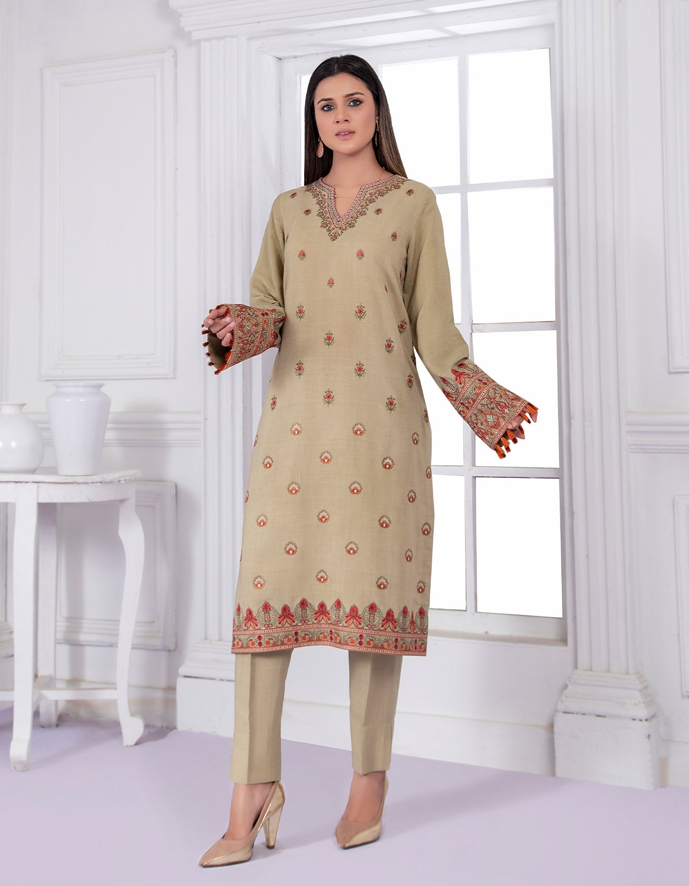 MDB 11888 ( Patiala Phulkari Suits Online ) | Lace suit, Phulkari suit,  Kurta neck design