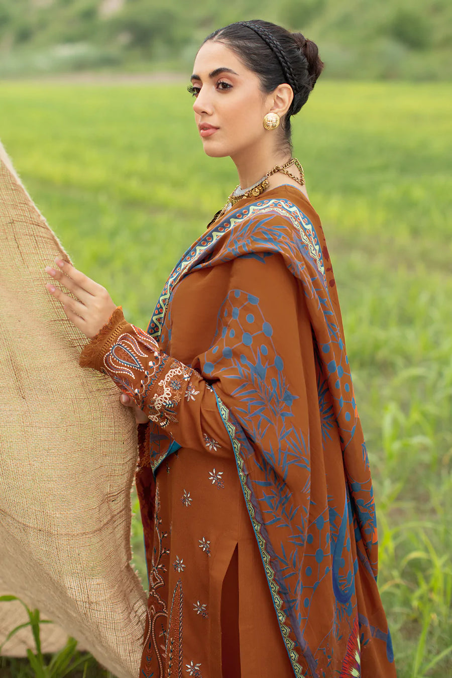 Ramsha Reet Embroidered Luxury Karandi Unstitched 3Pc Suit R-605