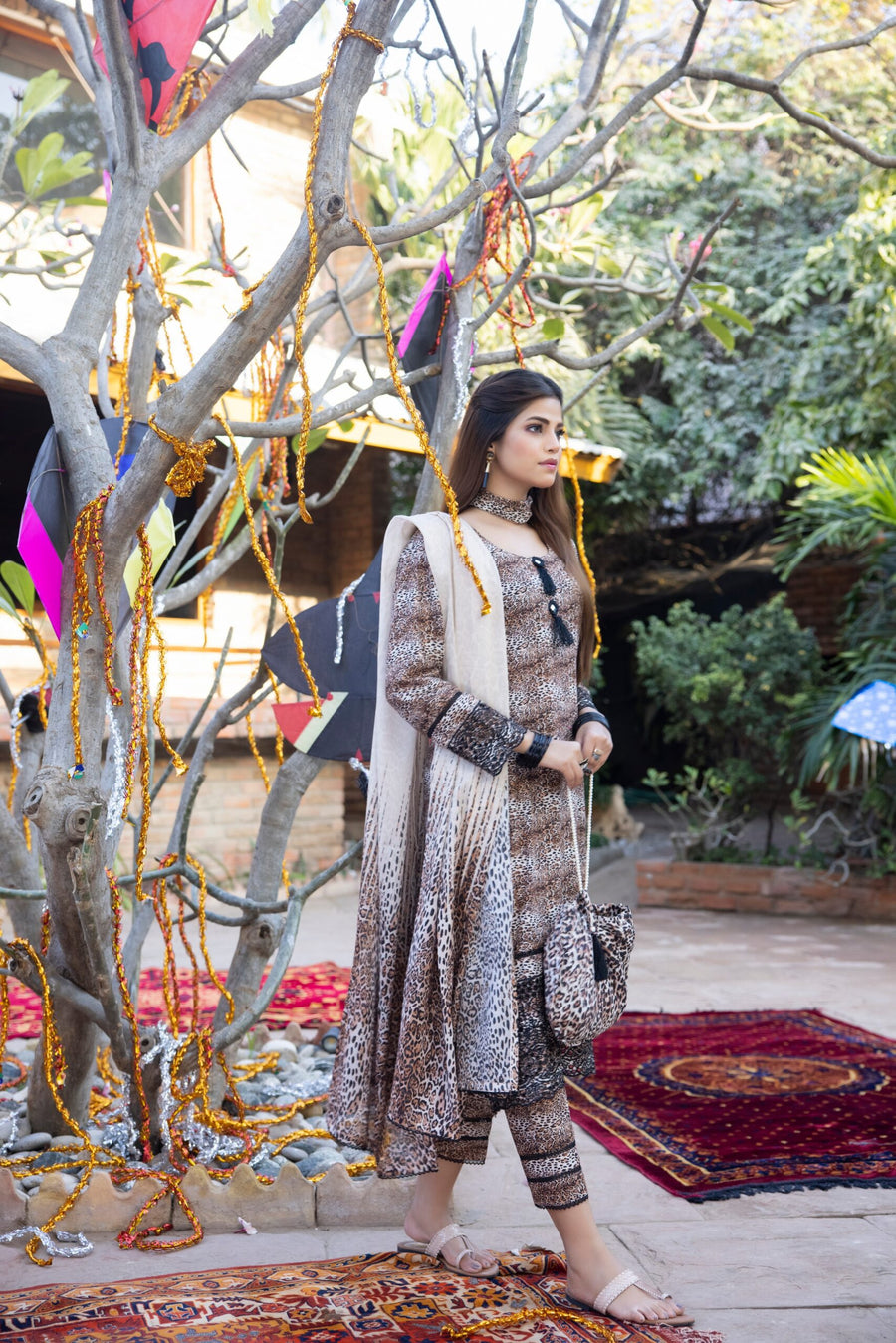 Regalia Salina Embroidered Chikankari Unstitched 3 Piece Suit SCK-08