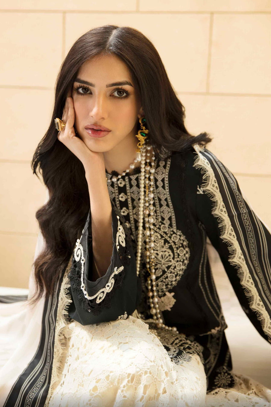 Sable Vogue Embroidered Luxury Lawn Unstitched 3 Piece Suit - Jhea
