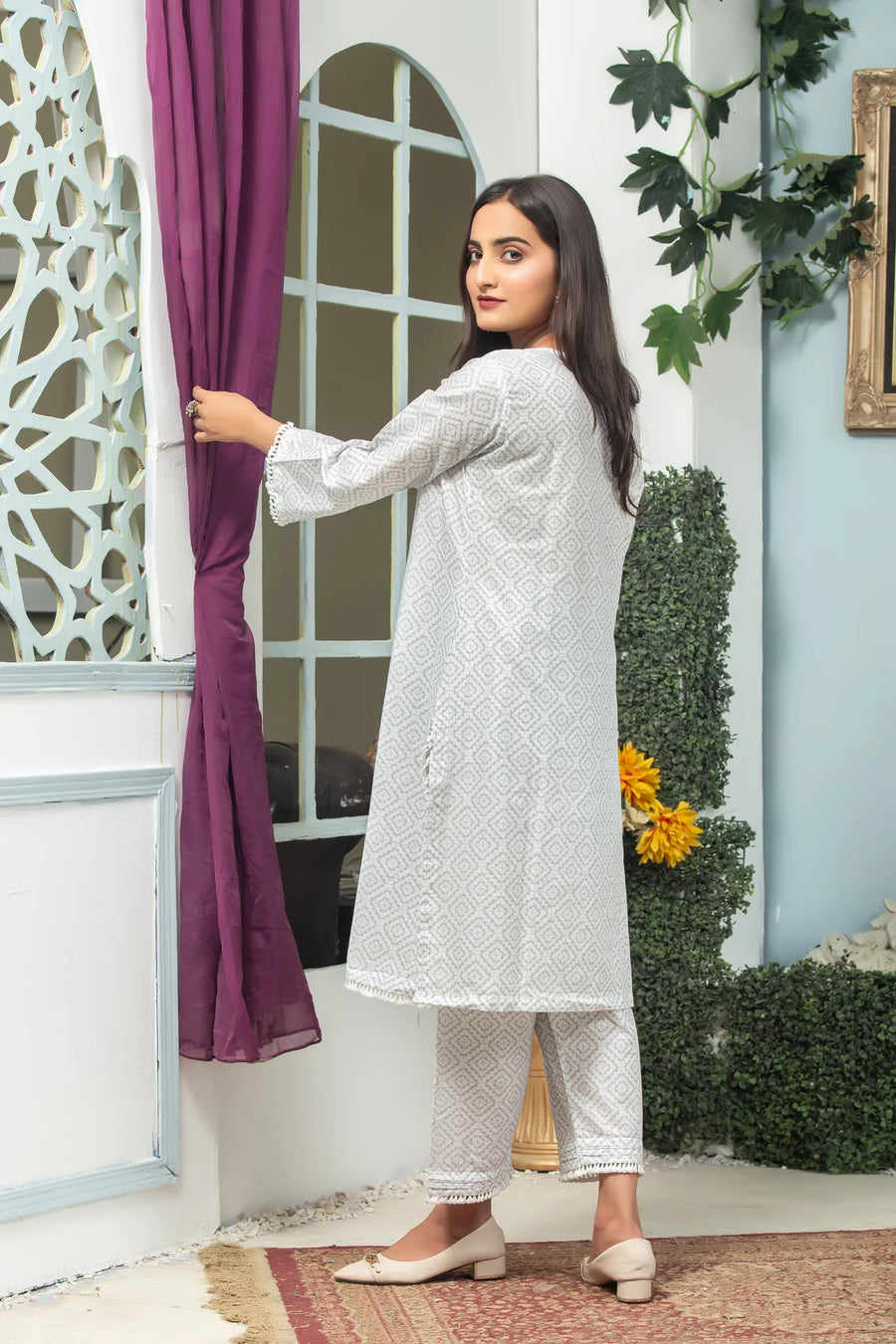 Mak Fashion Essentials Edit Embroidered Lawn Ready to Wear 2Pc - SNOWY