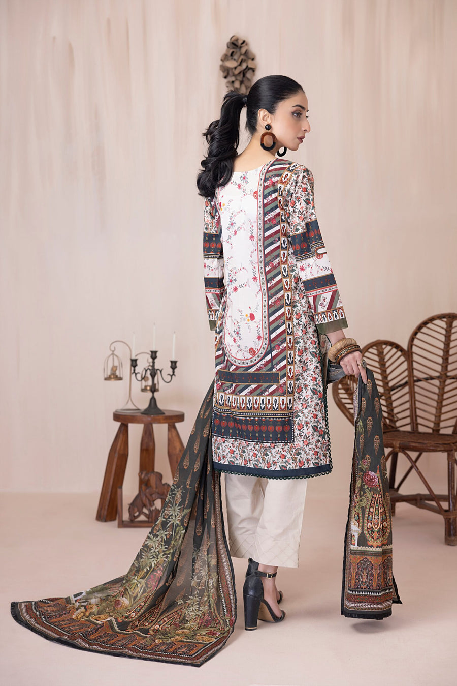 Regalia Salina Vol-03 Unstitched Printed Lawn 3Pc Suit SPLV3-04